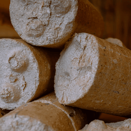 Nestro brandhoutblokken op een pallet met 100 pakketten