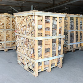 Grote kist met 25 cm dikke, ovengedroogde berkenblokken op een pallet met een volume van 1,6 kubieke meter.